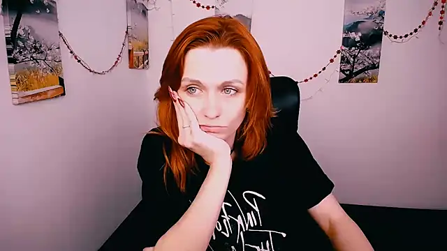 PeppyMia: вебкам-шоу