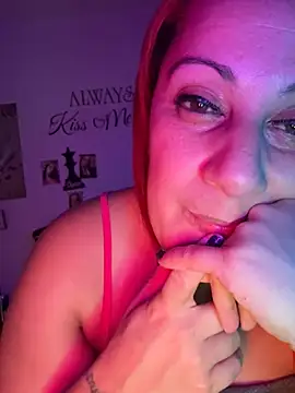 DeeLight124: διαδικτυακό σόου στην κάμερα