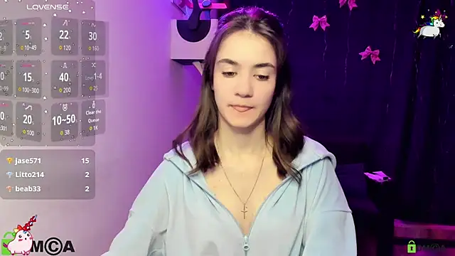 Evangelique: διαδικτυακό σόου στην κάμερα