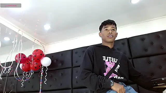 TonnyMarck live XXX chat