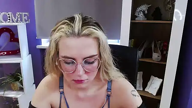 Zoey_Erotic Obrolan Langsung XXX