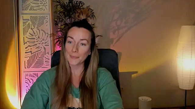 RebeccaMartinezのライブXXXチャット