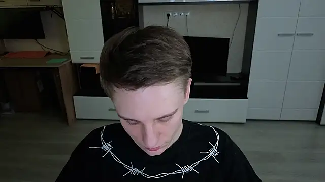 angryzan élő XXX-chatje