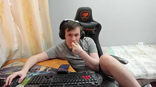 iliaskrislove Adlı Modelin Canlı XXX Sohbeti