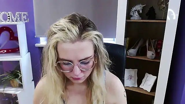 Zoey_Erotic Chat XXX in diretta