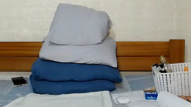 Pokazy przed kamerką – awild_kitten