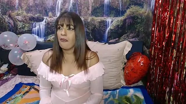 indianaqua Adlı Modelin Canlı XXX Sohbeti