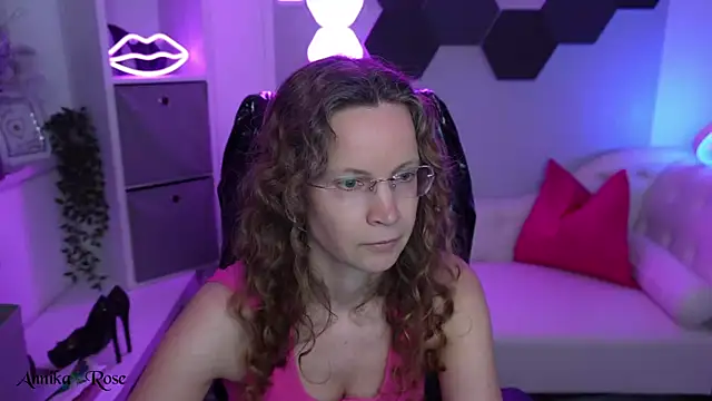Chat +18 de AnnikaRose ao vivo