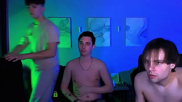 travis_wolf_ webcam show