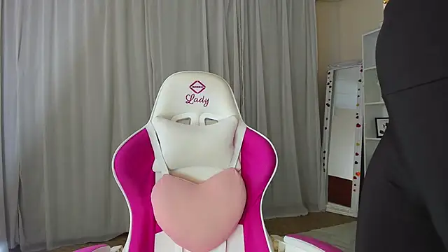 دردشة KiraNeeww الجنسية المباشرة