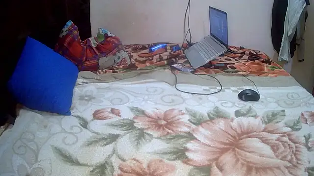 Chat XXX ao vivo de laddu99tamil