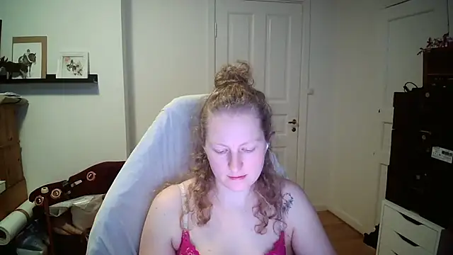 Girlnina-1995n Live XXX chat