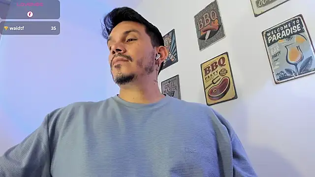 alejandro_stark élő XXX-chatje