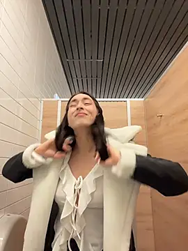 Holly_Play – Live XXX-chat