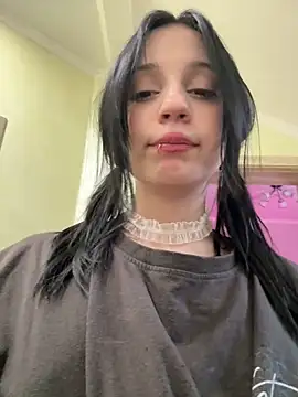 YourLittleDevil Adlı Modelin Canlı XXX Sohbeti