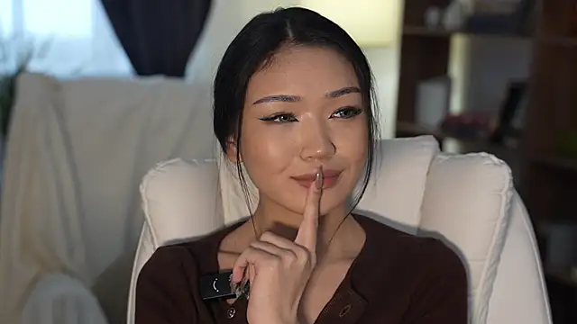 OnieClose Adlı Modelin Canlı XXX Sohbeti