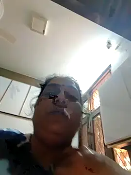 Hot-Sana2: απευθείας συνομιλία ΧΧΧ