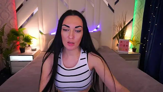 Show modela Effie_luvv na web-kameri