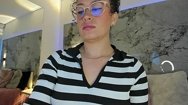 LIZ_HOLMESn Live XXX chat