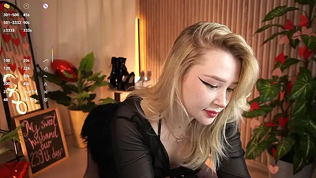 LauraWifeness Chat XXX live