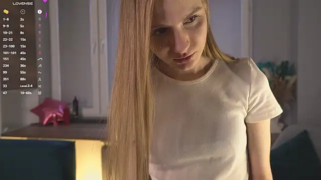 FranciscaGaring Show in webcam