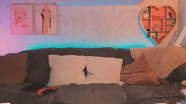 XXX chat uživo modela LolaStarss