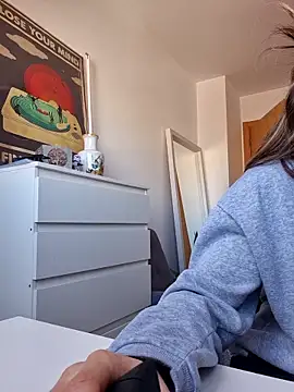 --Ari-- Live XXX Chat