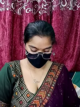 Jasmine_jaaan: διαδικτυακό σόου στην κάμερα