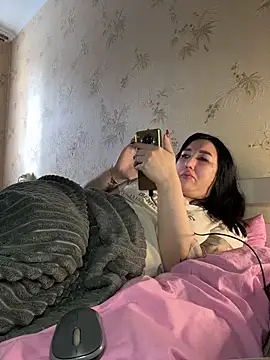 Naughtbaby_2025 élő XXX-chatje