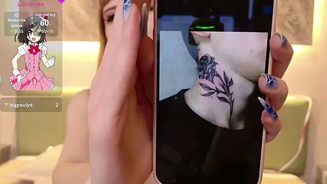 MilkMeSoftly Chat XXX live