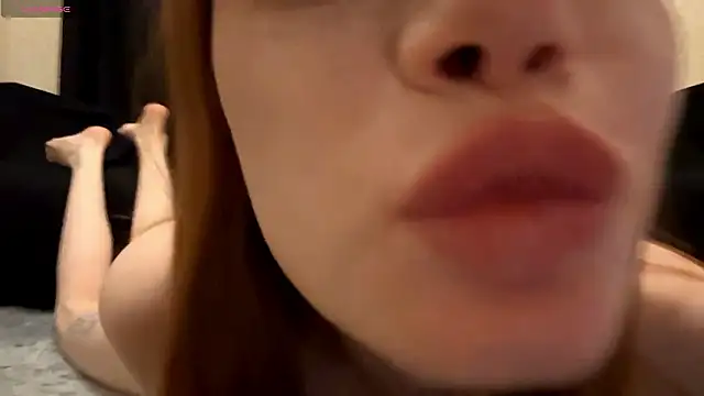 แชท XXX สดของ Kiralovessto