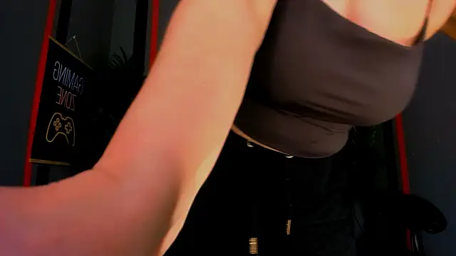 AnaMills: онлайн-секс-чат