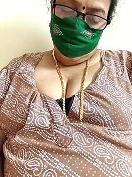 Show modela jyosthna na web-kameri