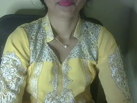 Saheba_S: διαδικτυακό σόου στην κάμερα