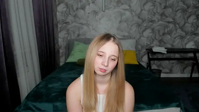 Show modela Esme_Brady na web-kameri