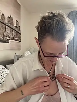 Curvy-Jinx: απευθείας συνομιλία ΧΧΧ