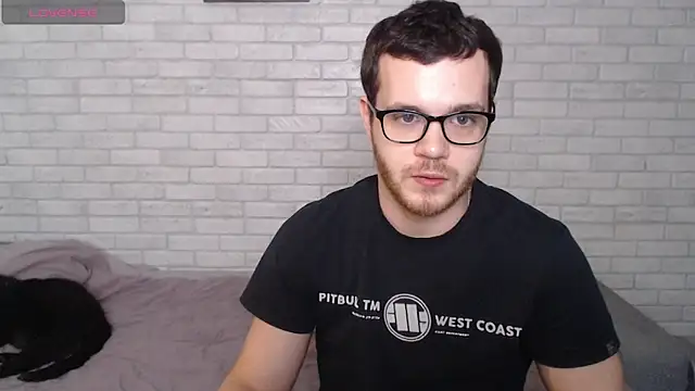 Chat +18 de Alexxx_horny ao vivo