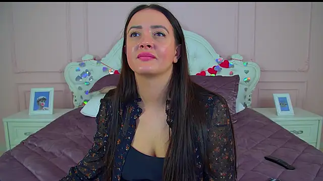 Онлайн чат XXX ElinaBellucci