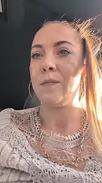 Risky_julia2330のライブXXXチャット