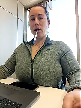 bichota85 Adlı Modelin Canlı XXX Sohbeti