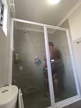 MissLola27: διαδικτυακό σόου στην κάμερα