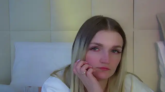 دردشة AnnyRaii الجنسية المباشرة