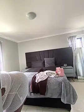 MissLola27: онлайн-секс-чат