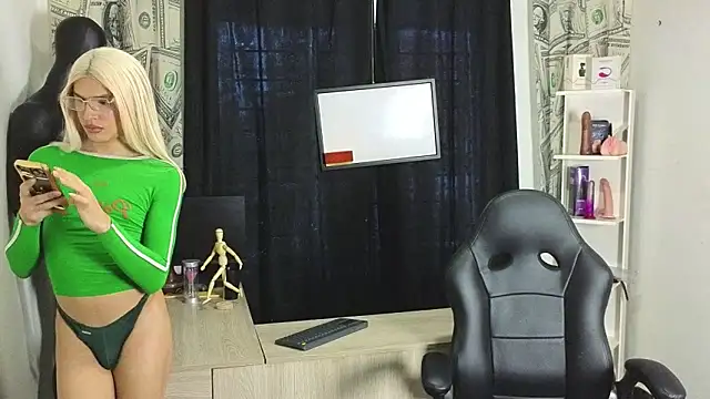 Playboy_trans0 Live XXX-chat