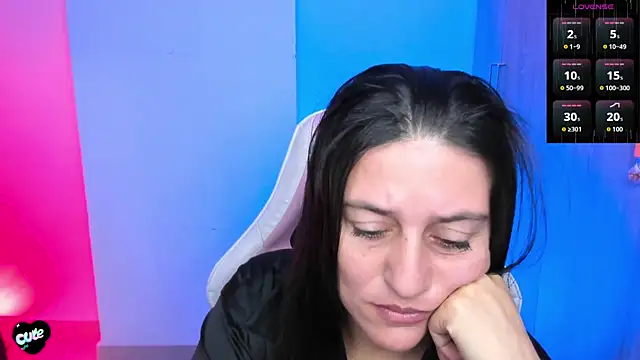 Saskyaa's Live XXX Chat