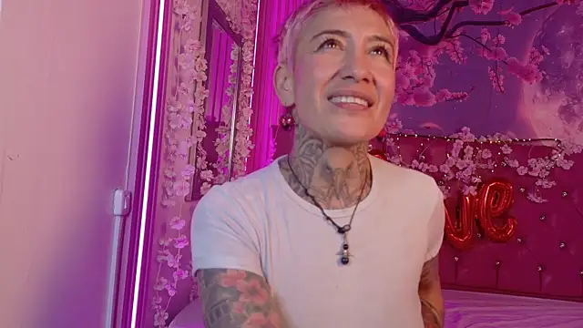 Chat XXX en directo de Everlyn_sexx