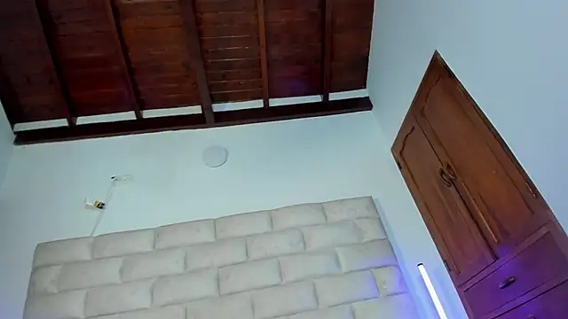 Chat XXX en directo de HollyGrey_