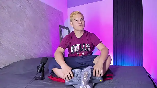 badkenn Live XXX Chat