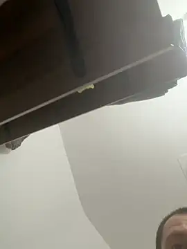 StudiedJoint85: διαδικτυακό σόου στην κάμερα