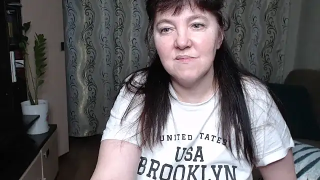 Illusionq Adlı Modelin Canlı XXX Sohbeti